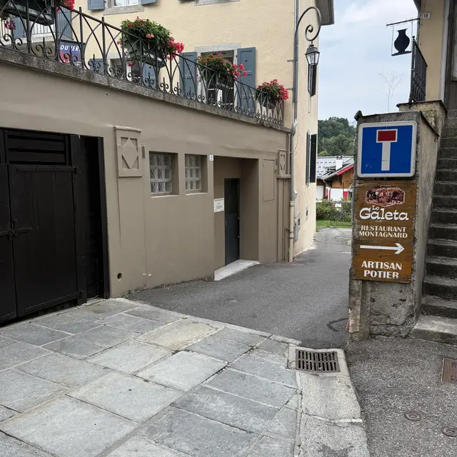 Toilettes publiques - église de Saint-Gervais_Saint-Gervais-les-Bains