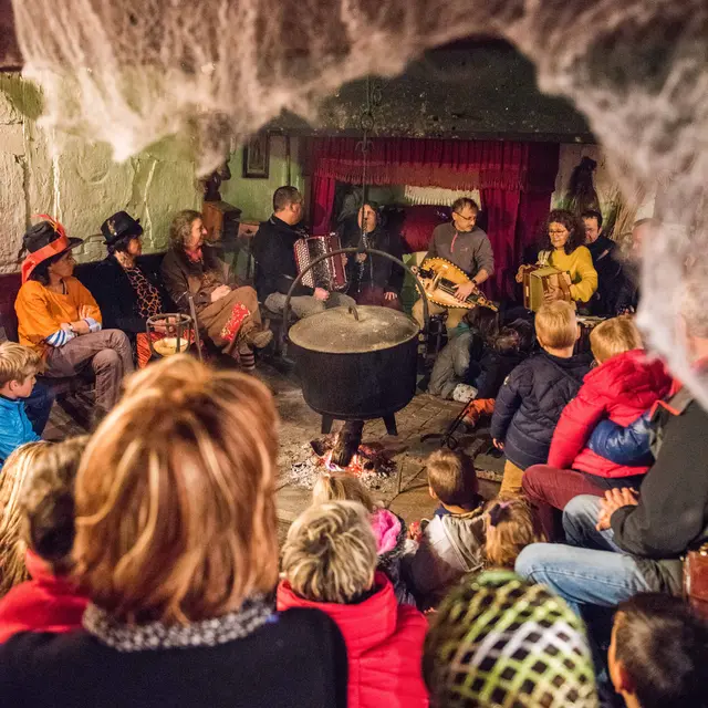 Ferme de la forêt - Contes autour du feu_Courtes