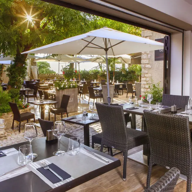 Restaurant côté terrasse