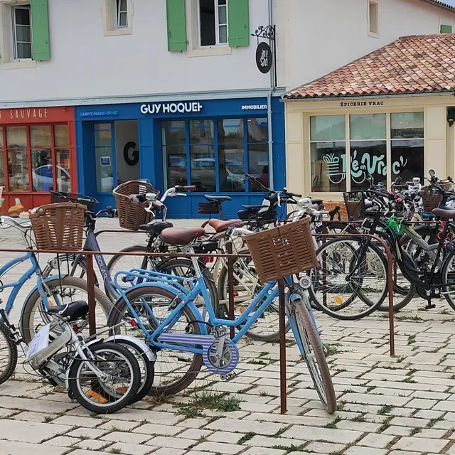 Parking vélos - Place d'Antioche_Sainte-Marie-de-Ré