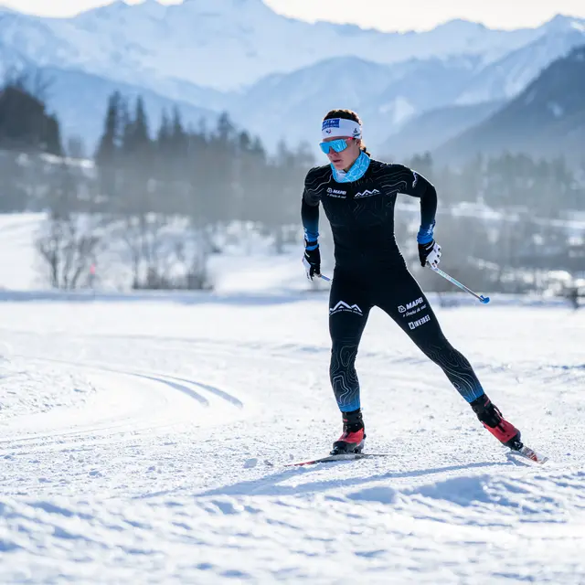 Ski nordique sous la pleine lune