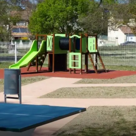 Aire de jeux du Jardin Millénaire_Saint-Hilaire-de-Brethmas
