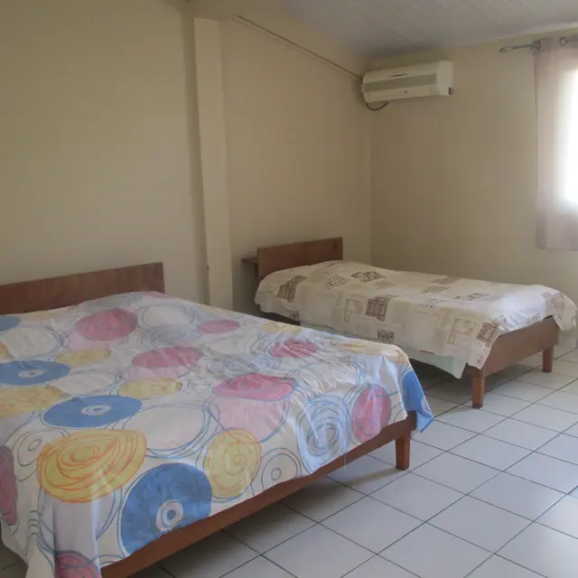 Intérieur chambre à l'escale de Kone
