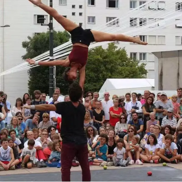 Atelier à thème : Portés acrobatiques en duo et groupe avec cie Duo Masawa - Spectacle Est Dans La Rue_La Toussuire