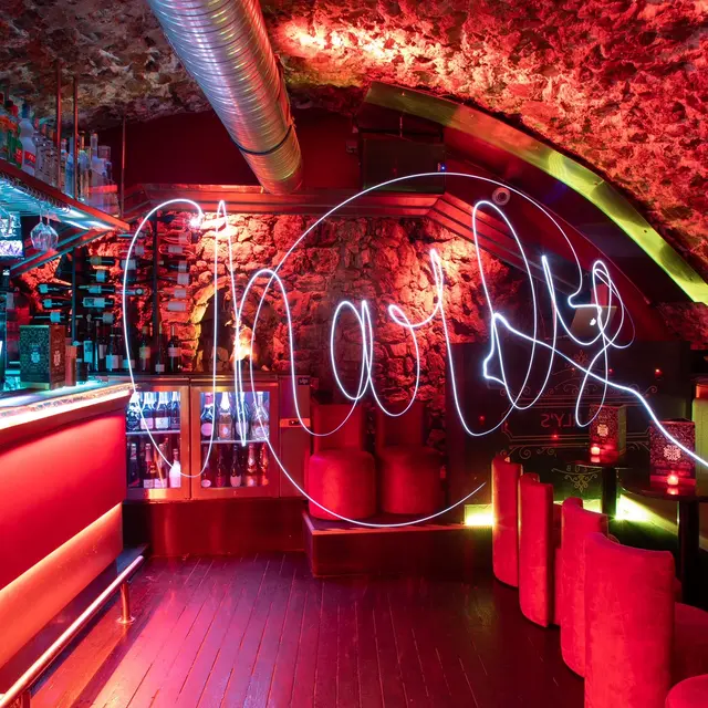 Charly's Bar