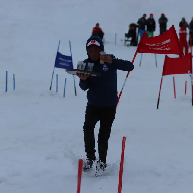 Course garçon de café