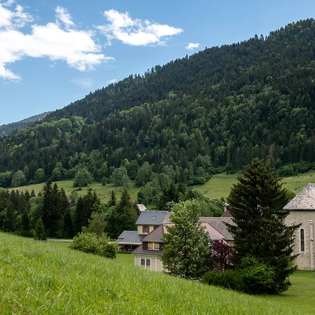 Hameau de St Hugues et son église