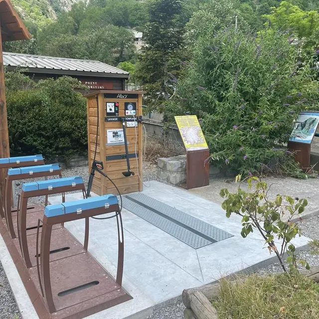 Station de recharge, lavage, gonflage vélo - Isola village_Isola