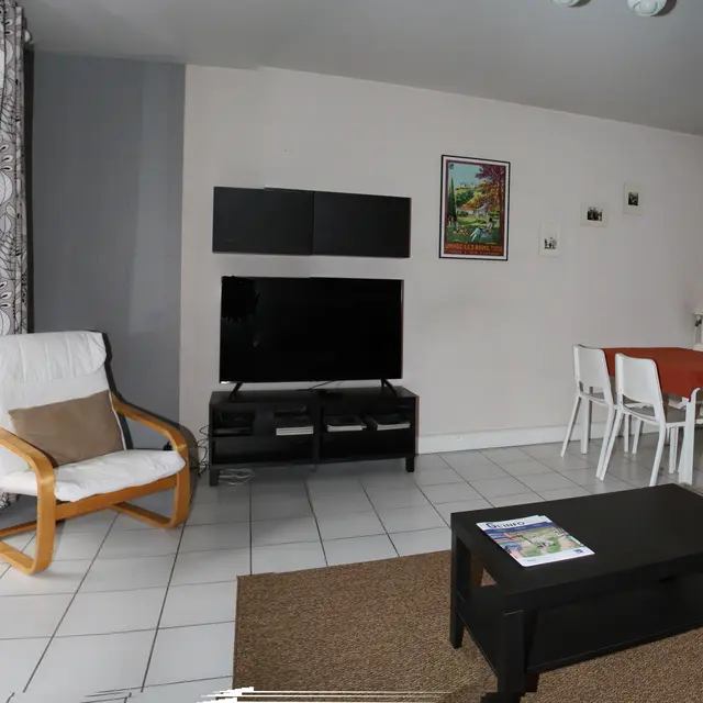 Salon-salle à manger - Appartement dans résidence Jardin des Thermes n°200