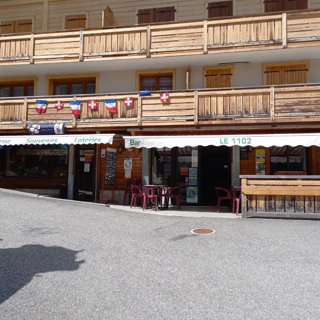 Le 1102 Bar