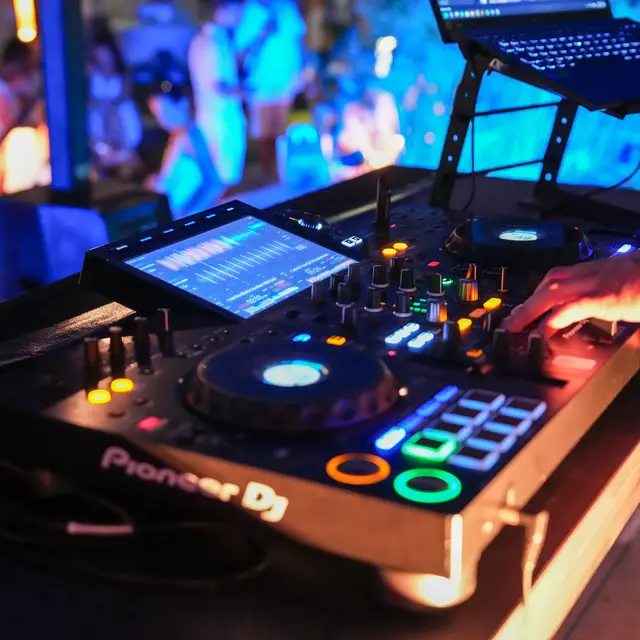 Soirée DJ sur glace_Brignoles