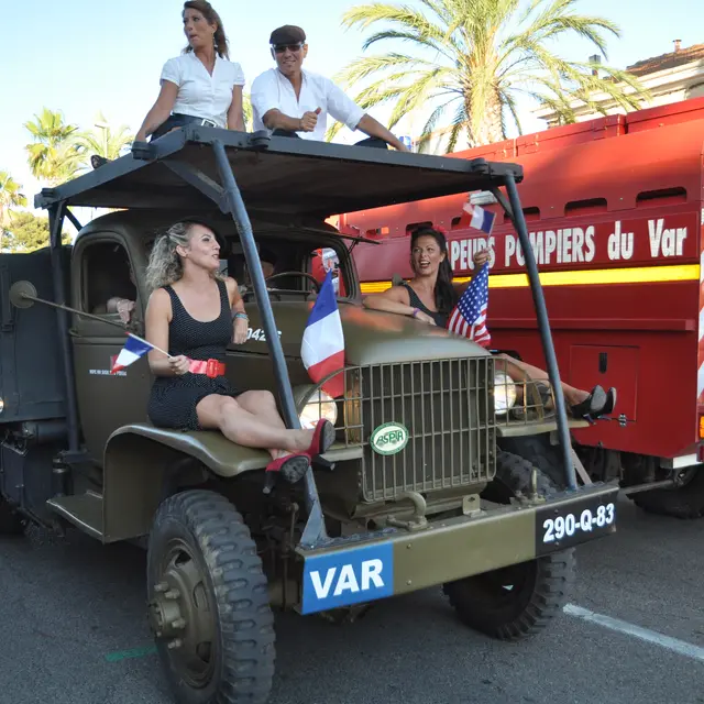 Bourse aux effets militaires à La Londe les Maures