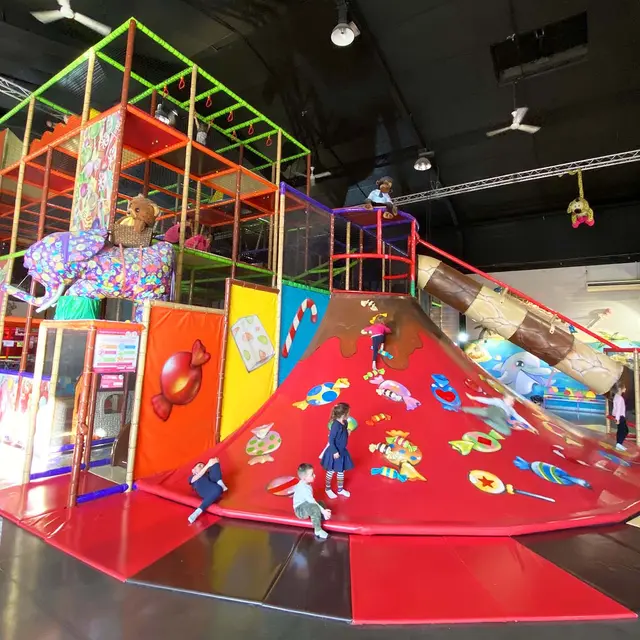 Parc de jeux couvert pour enfants