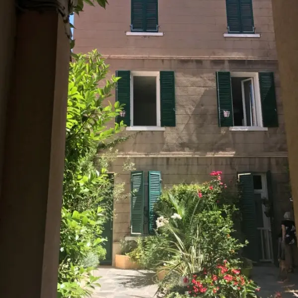 Sugiton Marseille.jpg