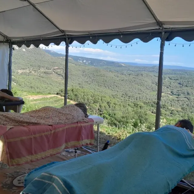 Massages dans les vignes - Domaine La Ferme Saint-Martin_Suzette