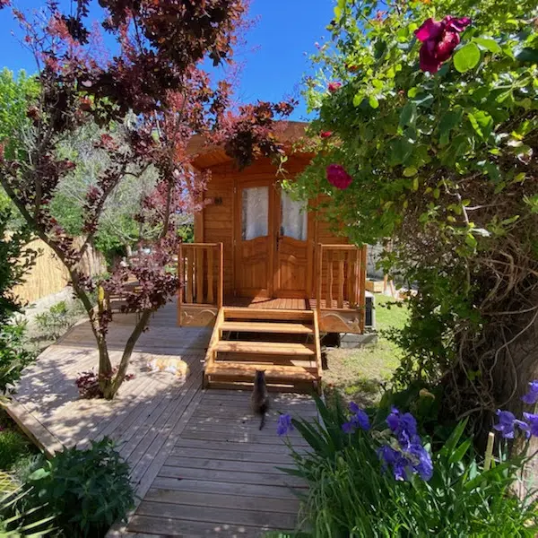 La roulotte du bois de lune, logement insolite_Arles