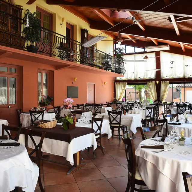 Salle de restaurant_Chez La Mère Bouvier