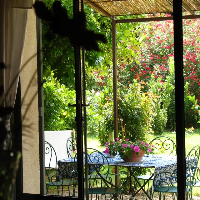 Les délices d'un pied à terre au soleil terrasse