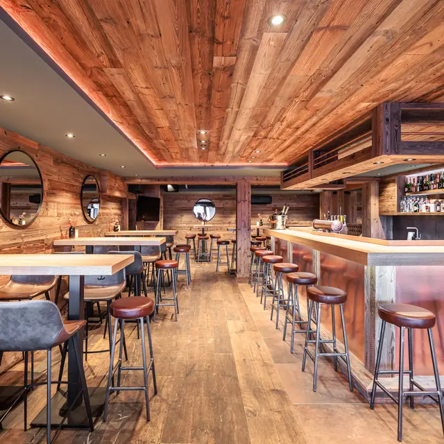 Bar_No 8