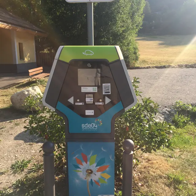 Borne de recharge pour véhicule électrique