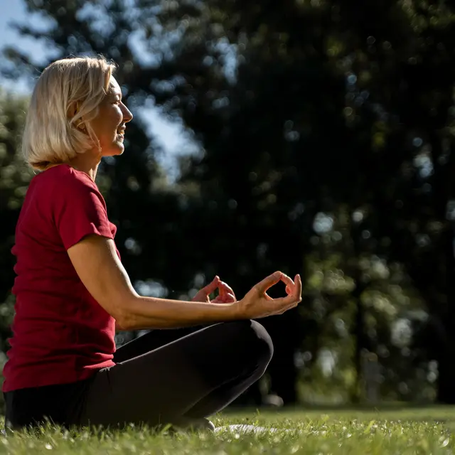 Séance de yoga à la Colline des Mourgues_Villeneuve-lez-Avignon