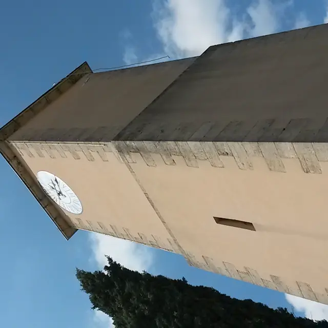 Tour de l'horloge à Villeneuve