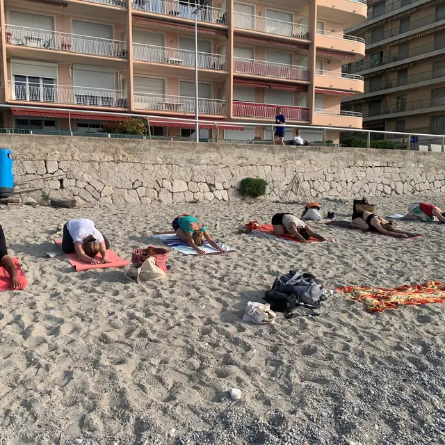 Sunrise yin yang yoga_Menton