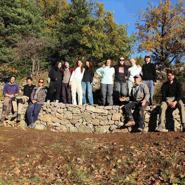 Chantier participatif pour la rénovation de murs en pierres sèches_Daluis