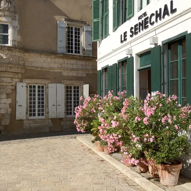 entrée de l'hôtel