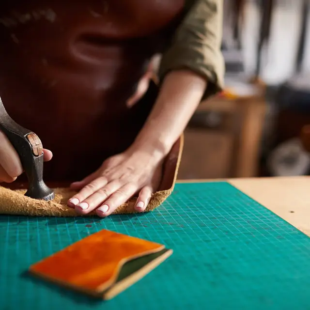 Atelier manuel - Fabrication de porte monnaie en cuir_La Toussuire