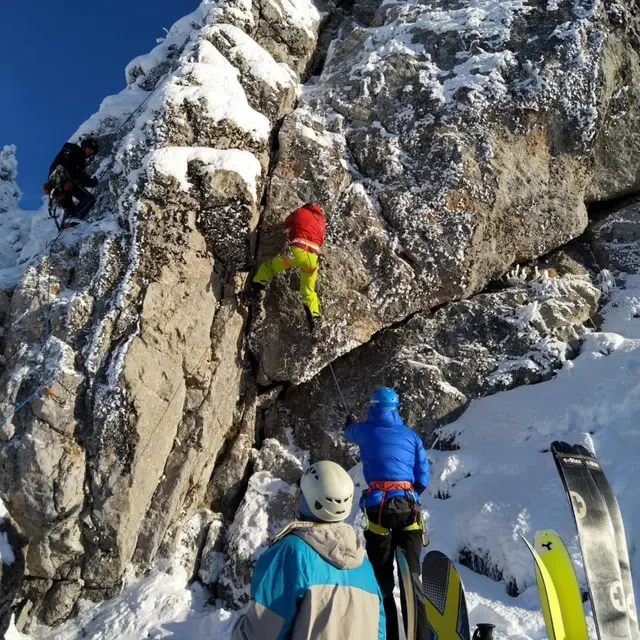 Initiation et perfectionnement à l'alpinisme hivernal_Habère-Poche