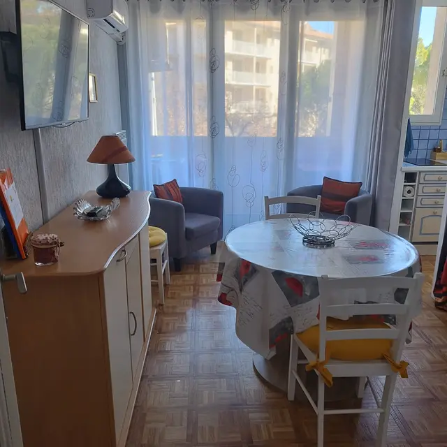 Grand studio tout confort / 3e étage / ascenseur