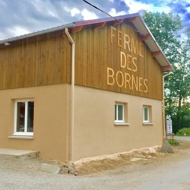 La ferme des Bornes à Chalain d'Uzore