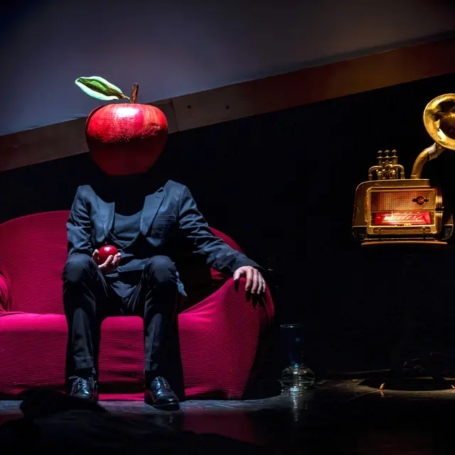 Théâtre d'objets et vidéo Chut ! Une pomme_Évian-les-Bains