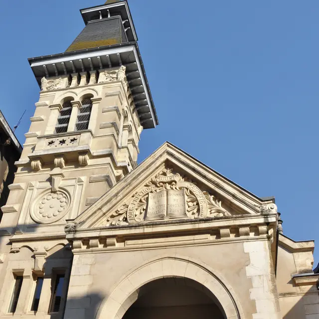 facade temple_Laetitia Delétang photo club bressan (2)facade temple_Laetitia Delétang photo club bressan (2)