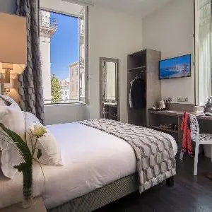 Hôtel Carré Vieux Port Marseille..jpg