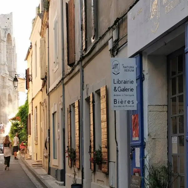 De natura rerum, arènes