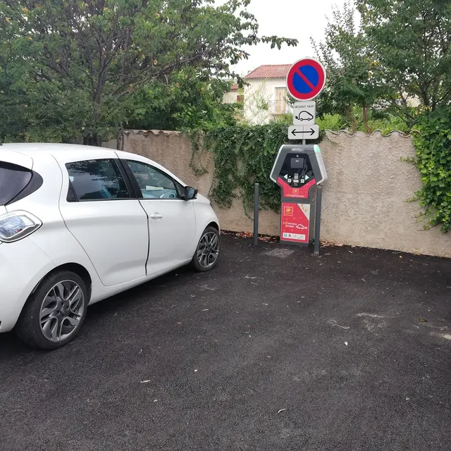 eborn borne de recharge électrique Ribiers