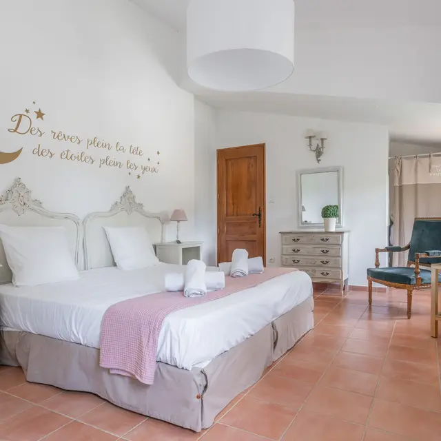 Mas de la Vinçane - Gîte Julia_Pernes-les-Fontaines