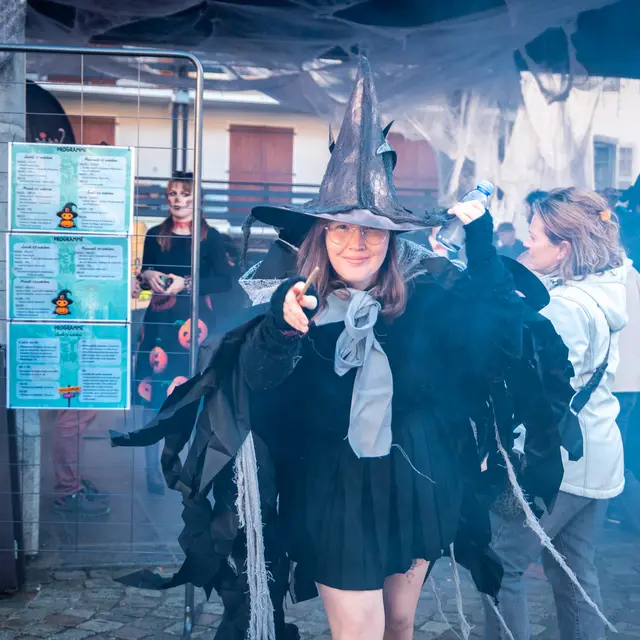 Créa’Monstres : Ma sorcière articulée d'Halloween_Samoëns