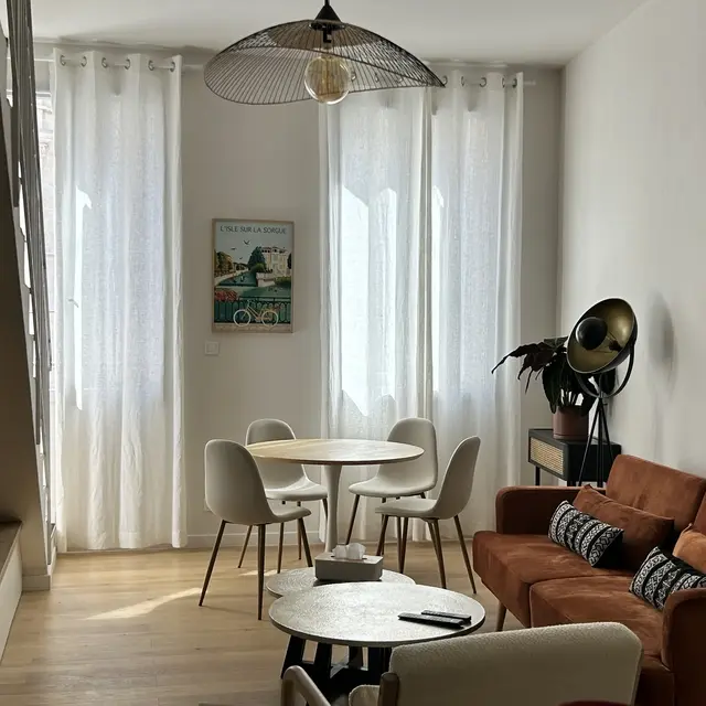 Séjour convivial avec coin repas