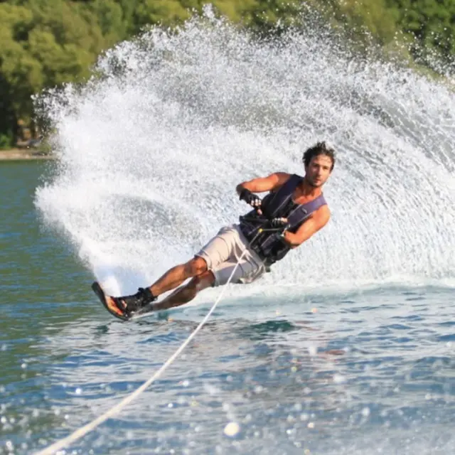 Ski nautique et monoski - Ski & Bouées - Bar de la plage_Les Orres