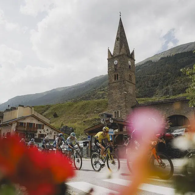 Passage de la dernière étape du Tour Auvergne Rhône-Alpes_Hauteluce