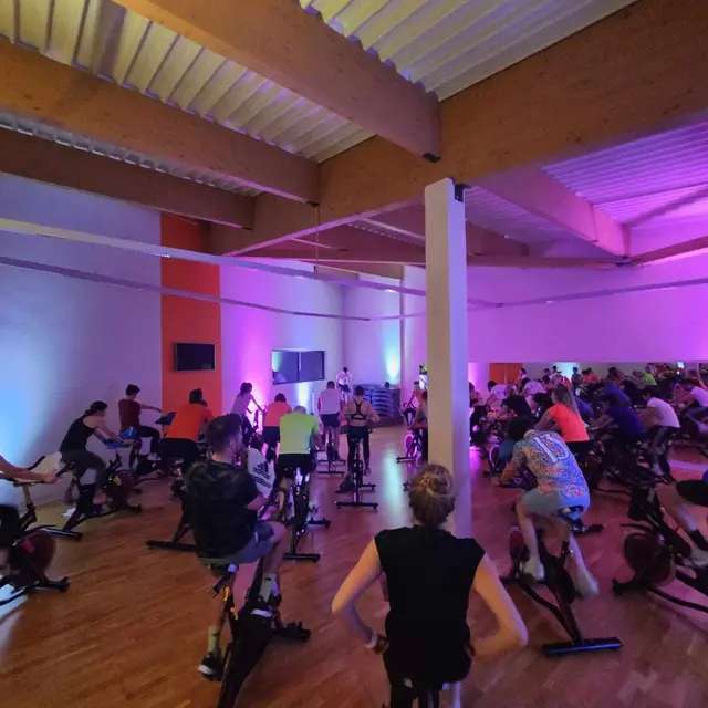 Cours collectif : soirée biking fluo_Megève