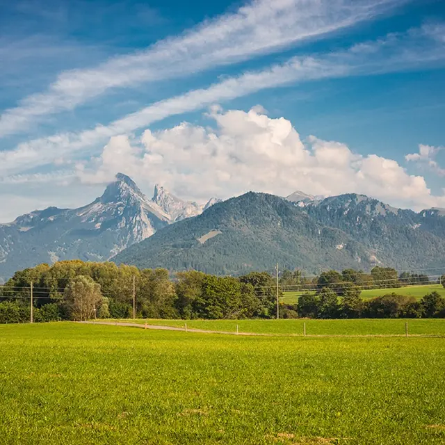 Vue sur la dent D'oche et les Mémises depuis Champeillant