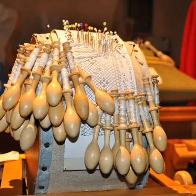 Atelier dentelle en Queyras_Château-Ville-Vieille