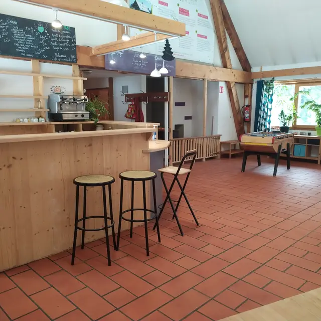 la salle et le bar
