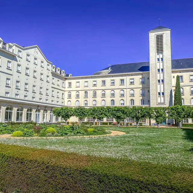 Bon Pasteur Hostellerie - Cour d'honneur