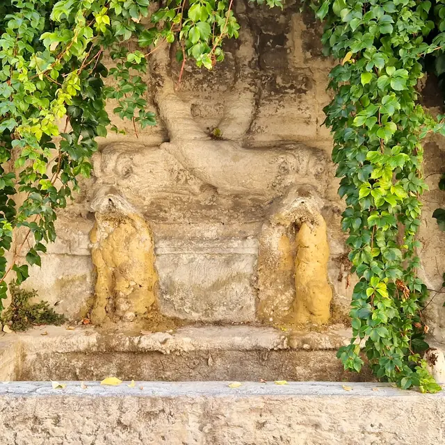 La Fontaine des Dauphins
