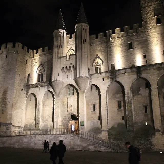 Palais des Papes nuit